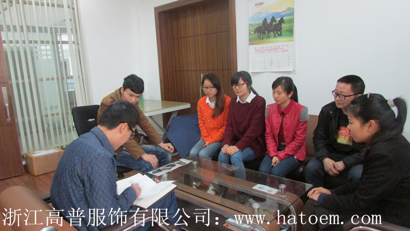 義烏市“清山河，美商城”，20年老帽廠黨員參加義工活動